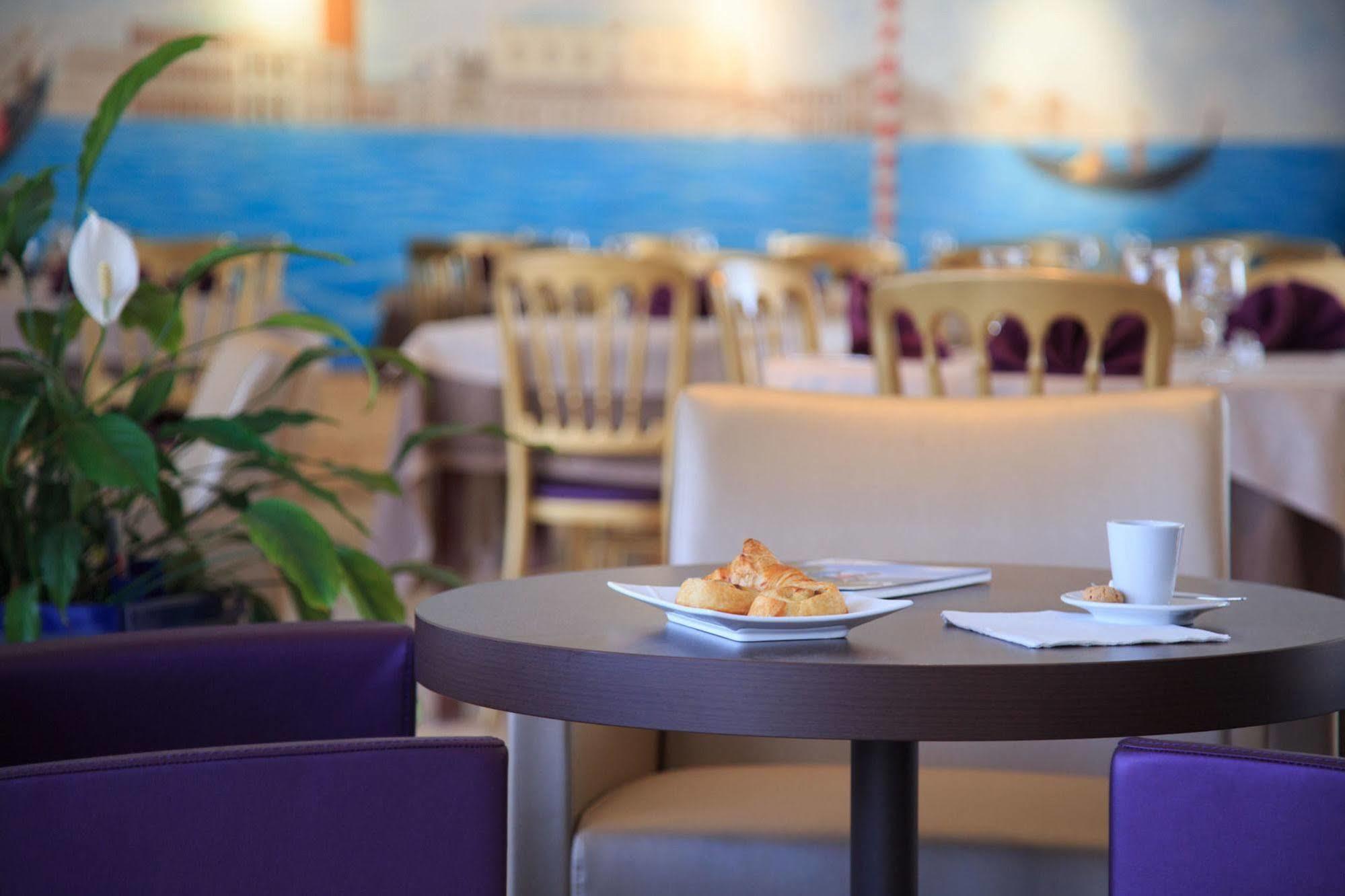 Hotel Novel Restaurant La Mamma Annecy Exterior photo